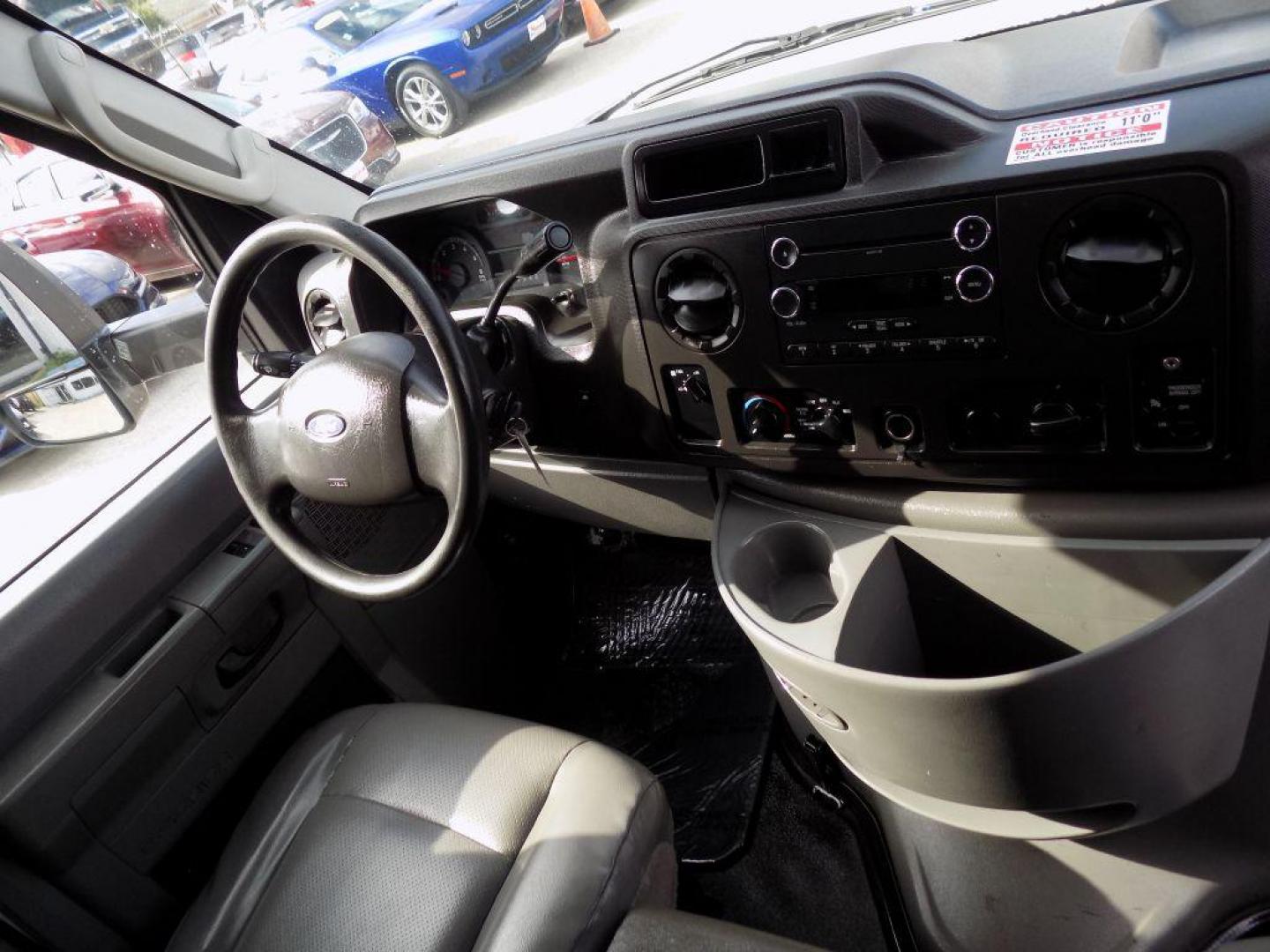 2017 WHITE FORD E-SERIES E-350 SD (1FDWE3F6XHD) with an 6.2L engine, Automatic transmission, located at 830 E. Canino Rd., Houston, TX, 77037, (281) 405-0440, 38.358219, -81.729942 - Photo#14