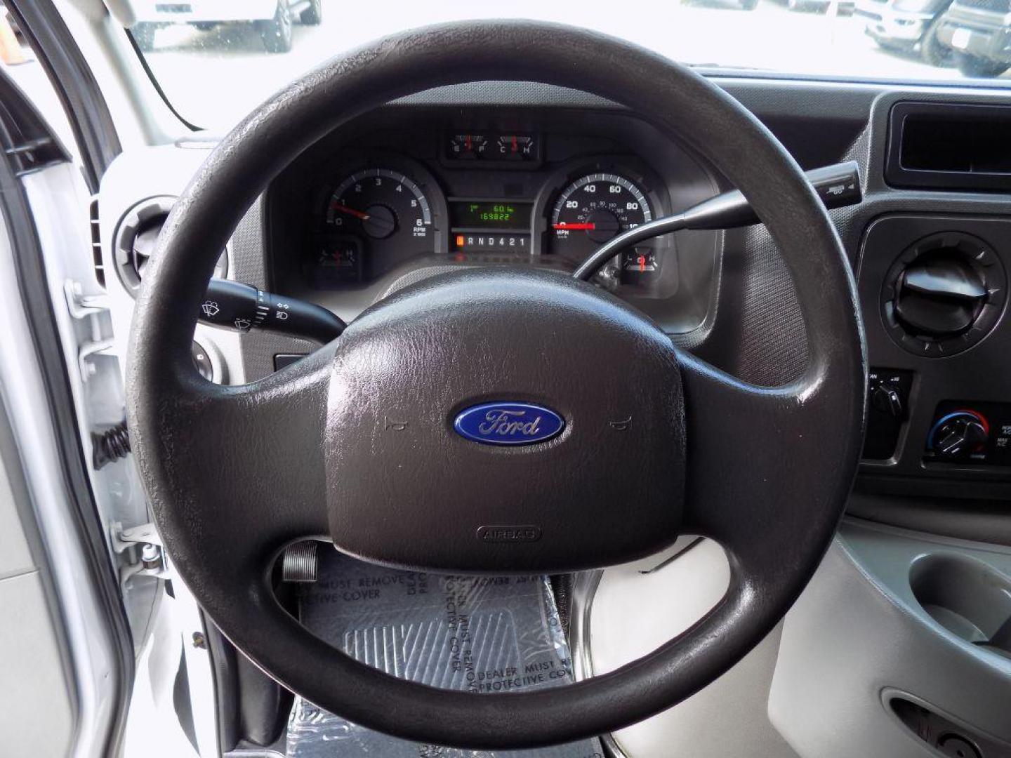 2017 WHITE FORD E-SERIES E-350 SD (1FDWE3F6XHD) with an 6.2L engine, Automatic transmission, located at 830 E. Canino Rd., Houston, TX, 77037, (281) 405-0440, 38.358219, -81.729942 - Photo#16