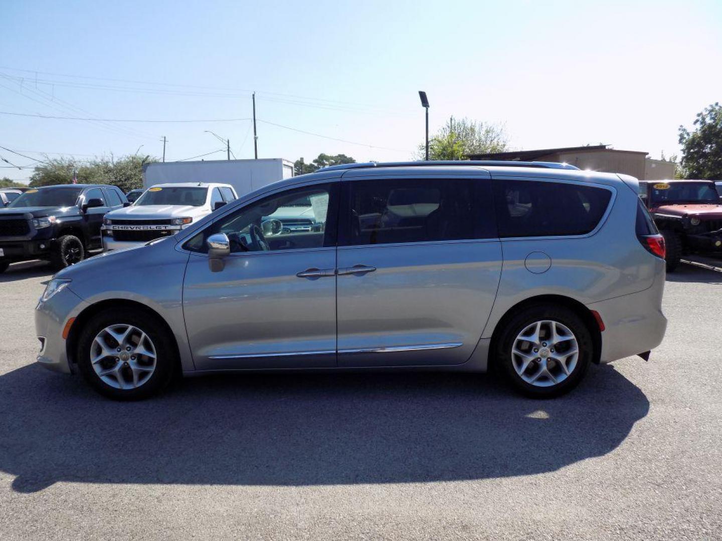 2020 SILVER CHRYSLER PACIFICA LIMITED (2C4RC1GG4LR) with an 3.6L engine, Automatic transmission, located at 830 E. Canino Rd., Houston, TX, 77037, (281) 405-0440, 38.358219, -81.729942 - Photo#2
