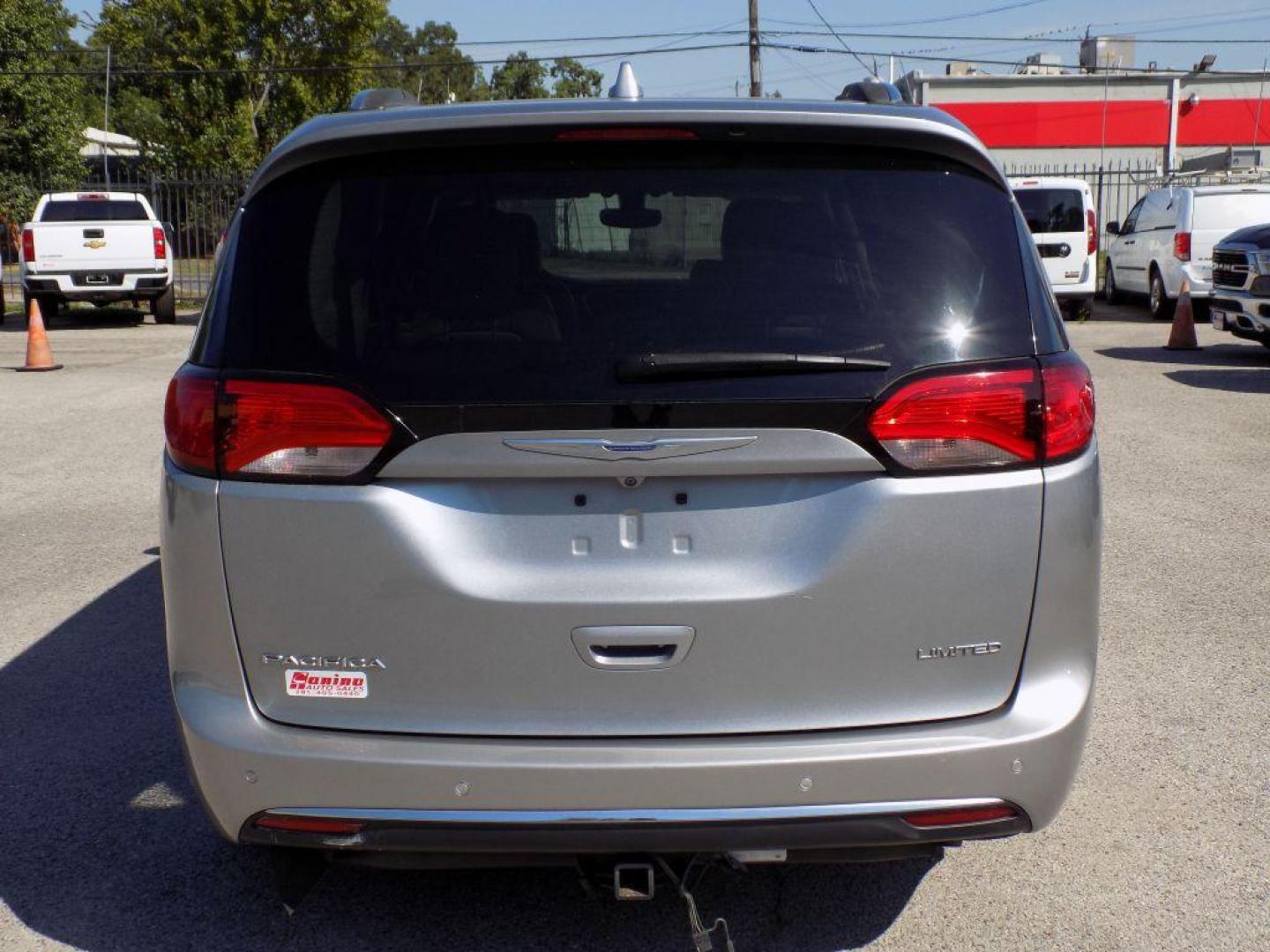 2020 SILVER CHRYSLER PACIFICA LIMITED (2C4RC1GG4LR) with an 3.6L engine, Automatic transmission, located at 830 E. Canino Rd., Houston, TX, 77037, (281) 405-0440, 38.358219, -81.729942 - Photo#4