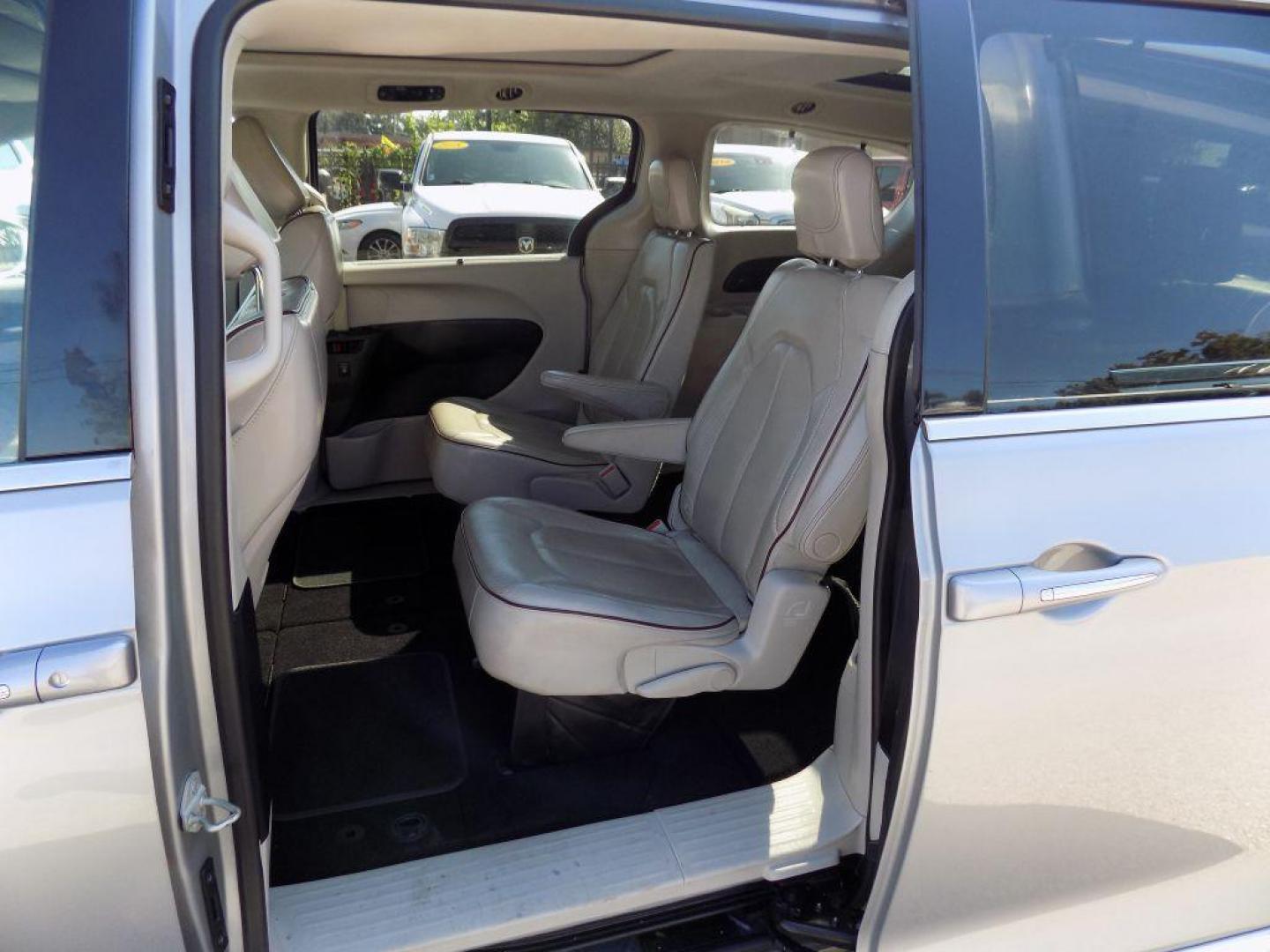 2020 SILVER CHRYSLER PACIFICA LIMITED (2C4RC1GG4LR) with an 3.6L engine, Automatic transmission, located at 830 E. Canino Rd., Houston, TX, 77037, (281) 405-0440, 38.358219, -81.729942 - Photo#10