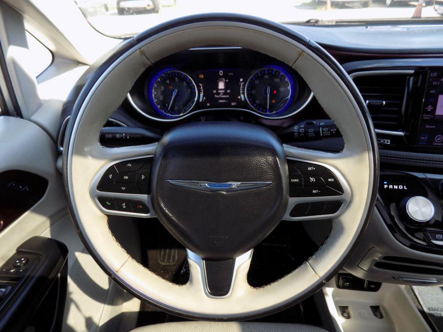 2020 SILVER CHRYSLER PACIFICA LIMITED (2C4RC1GG4LR) with an 3.6L engine, Automatic transmission, located at 830 E. Canino Rd., Houston, TX, 77037, (281) 405-0440, 38.358219, -81.729942 - Photo#20