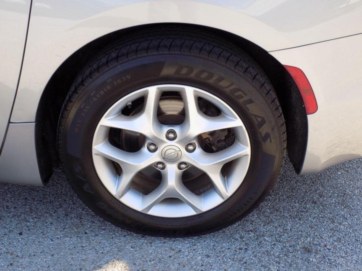 2020 SILVER CHRYSLER PACIFICA LIMITED (2C4RC1GG4LR) with an 3.6L engine, Automatic transmission, located at 830 E. Canino Rd., Houston, TX, 77037, (281) 405-0440, 38.358219, -81.729942 - Photo#24