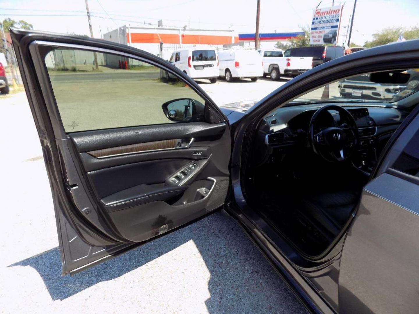 2018 GRAY HONDA ACCORD EX-L (1HGCV1F52JA) with an 1.5L engine, Continuously Variable transmission, located at 830 E. Canino Rd., Houston, TX, 77037, (281) 405-0440, 38.358219, -81.729942 - Photo#8