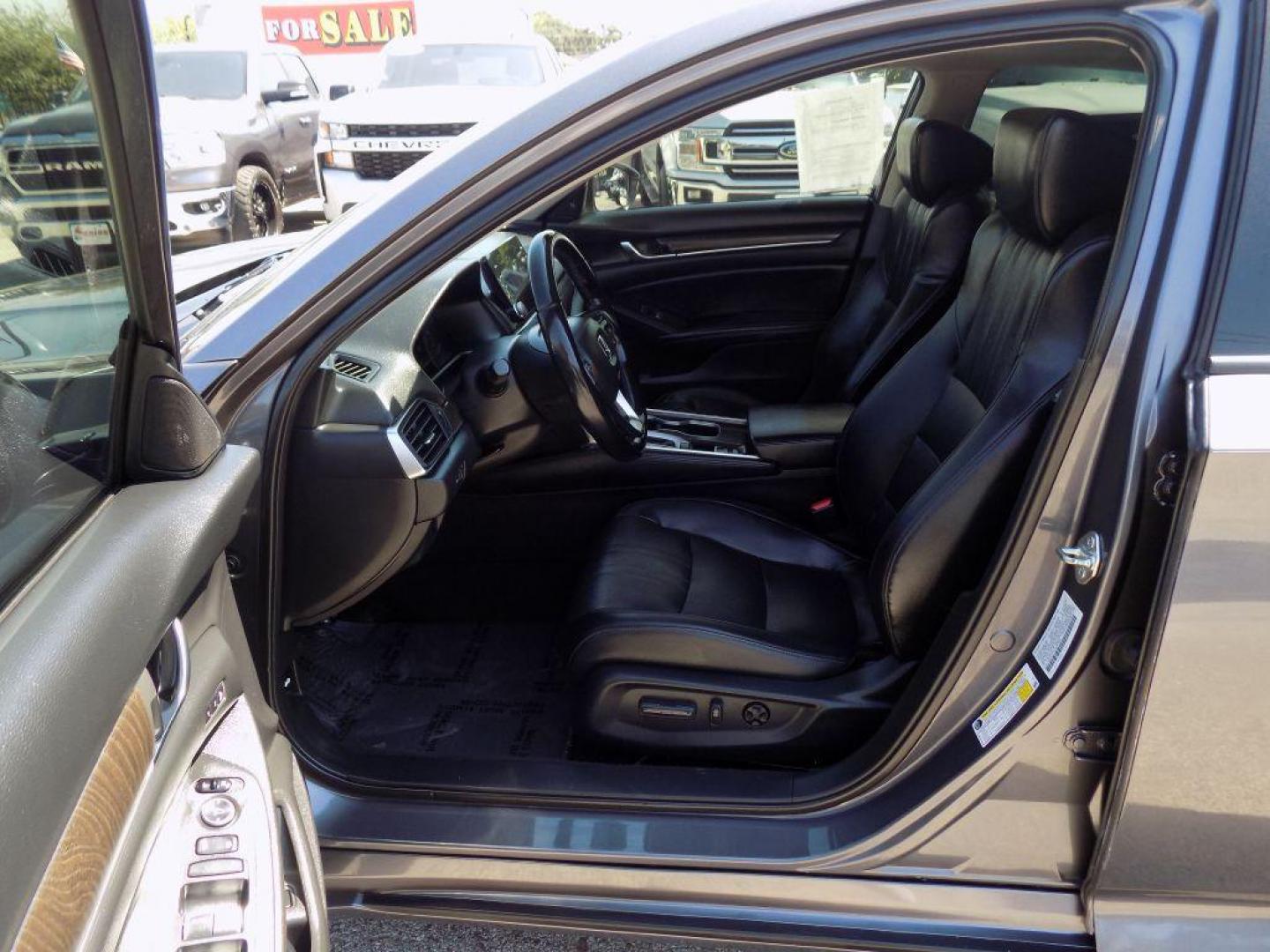 2018 GRAY HONDA ACCORD EX-L (1HGCV1F52JA) with an 1.5L engine, Continuously Variable transmission, located at 830 E. Canino Rd., Houston, TX, 77037, (281) 405-0440, 38.358219, -81.729942 - Photo#9