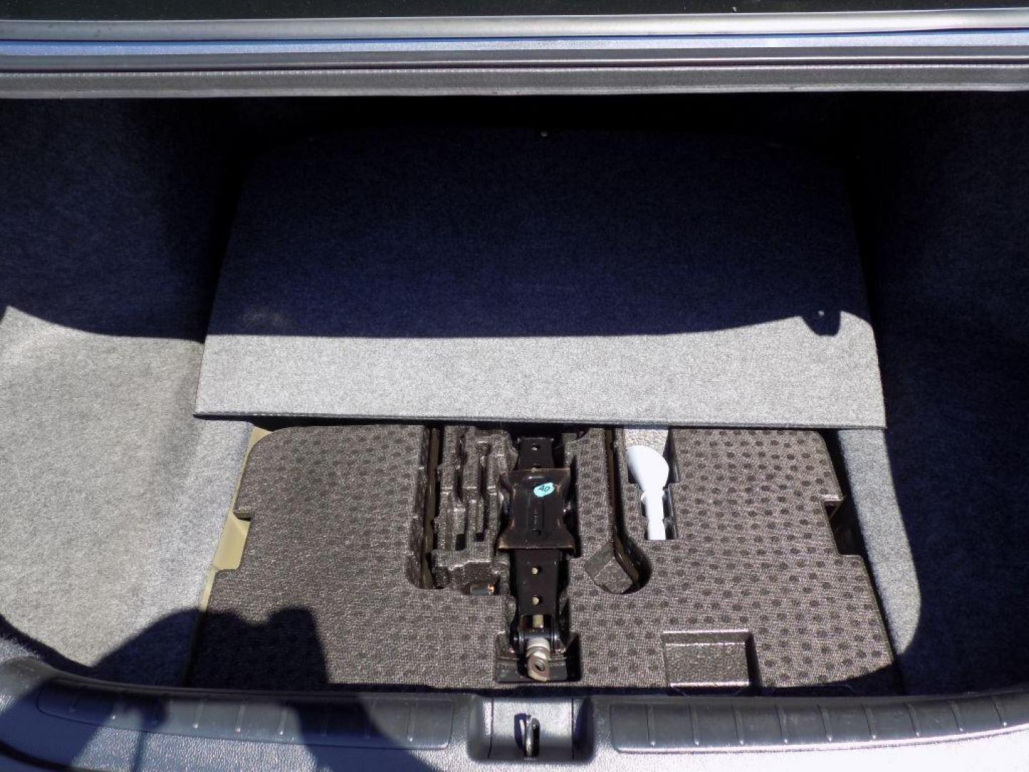 2018 GRAY HONDA ACCORD EX-L (1HGCV1F52JA) with an 1.5L engine, Continuously Variable transmission, located at 830 E. Canino Rd., Houston, TX, 77037, (281) 405-0440, 38.358219, -81.729942 - Photo#18