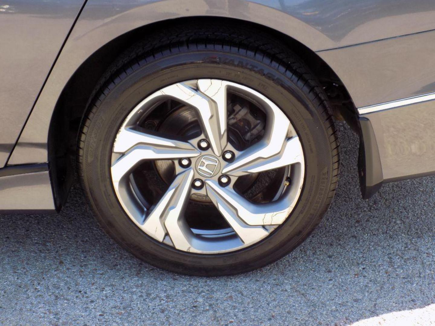 2018 GRAY HONDA ACCORD EX-L (1HGCV1F52JA) with an 1.5L engine, Continuously Variable transmission, located at 830 E. Canino Rd., Houston, TX, 77037, (281) 405-0440, 38.358219, -81.729942 - Photo#24