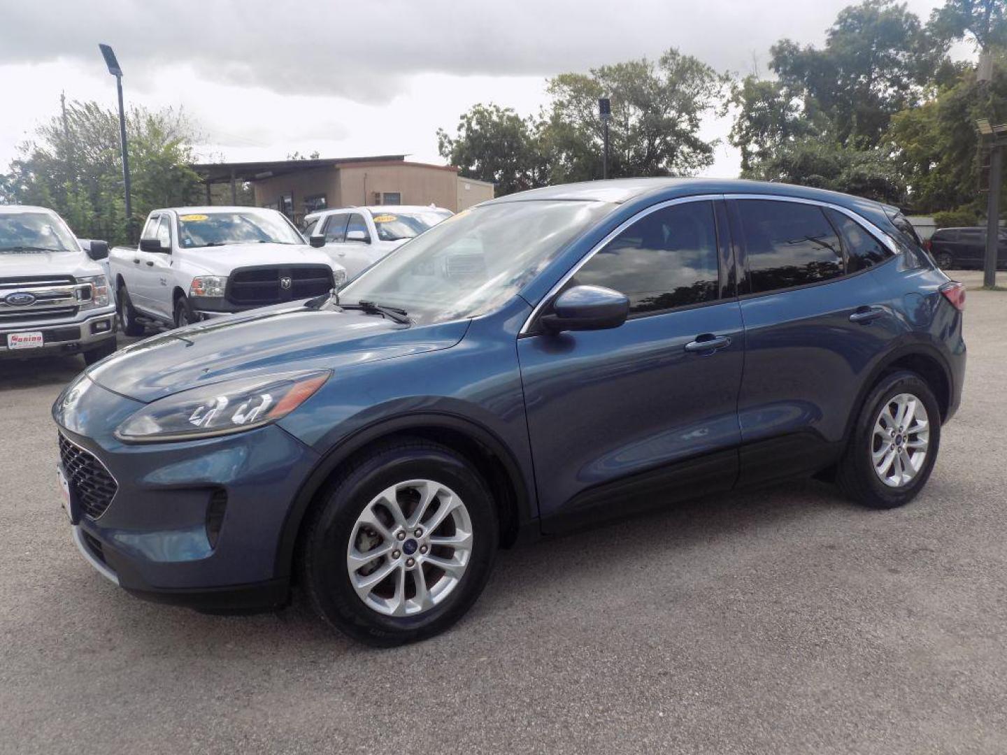 2020 BLUE FORD ESCAPE SE (1FMCU0G60LU) with an 1.5L engine, Automatic transmission, located at 830 E. Canino Rd., Houston, TX, 77037, (281) 405-0440, 38.358219, -81.729942 - Photo#1