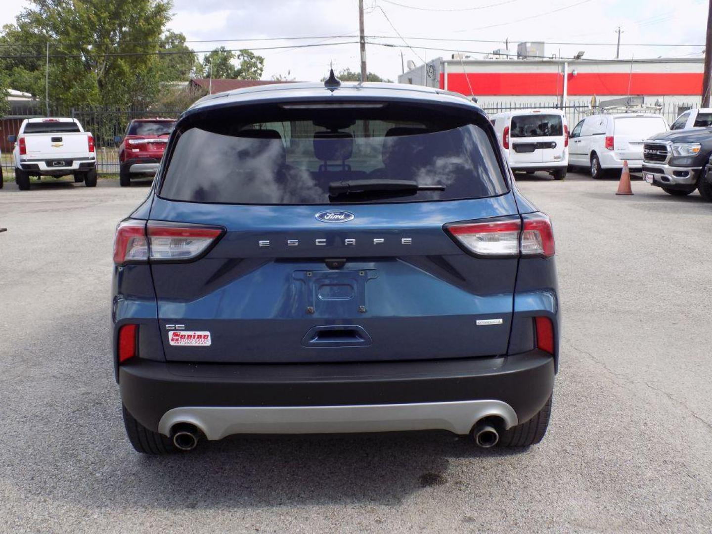 2020 BLUE FORD ESCAPE SE (1FMCU0G60LU) with an 1.5L engine, Automatic transmission, located at 830 E. Canino Rd., Houston, TX, 77037, (281) 405-0440, 38.358219, -81.729942 - Photo#4