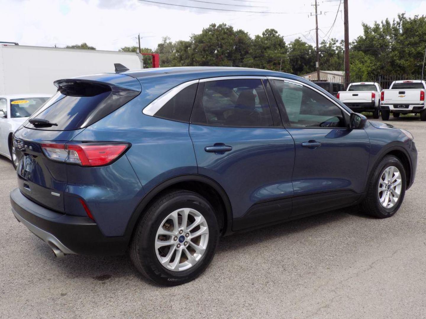 2020 BLUE FORD ESCAPE SE (1FMCU0G60LU) with an 1.5L engine, Automatic transmission, located at 830 E. Canino Rd., Houston, TX, 77037, (281) 405-0440, 38.358219, -81.729942 - Photo#5