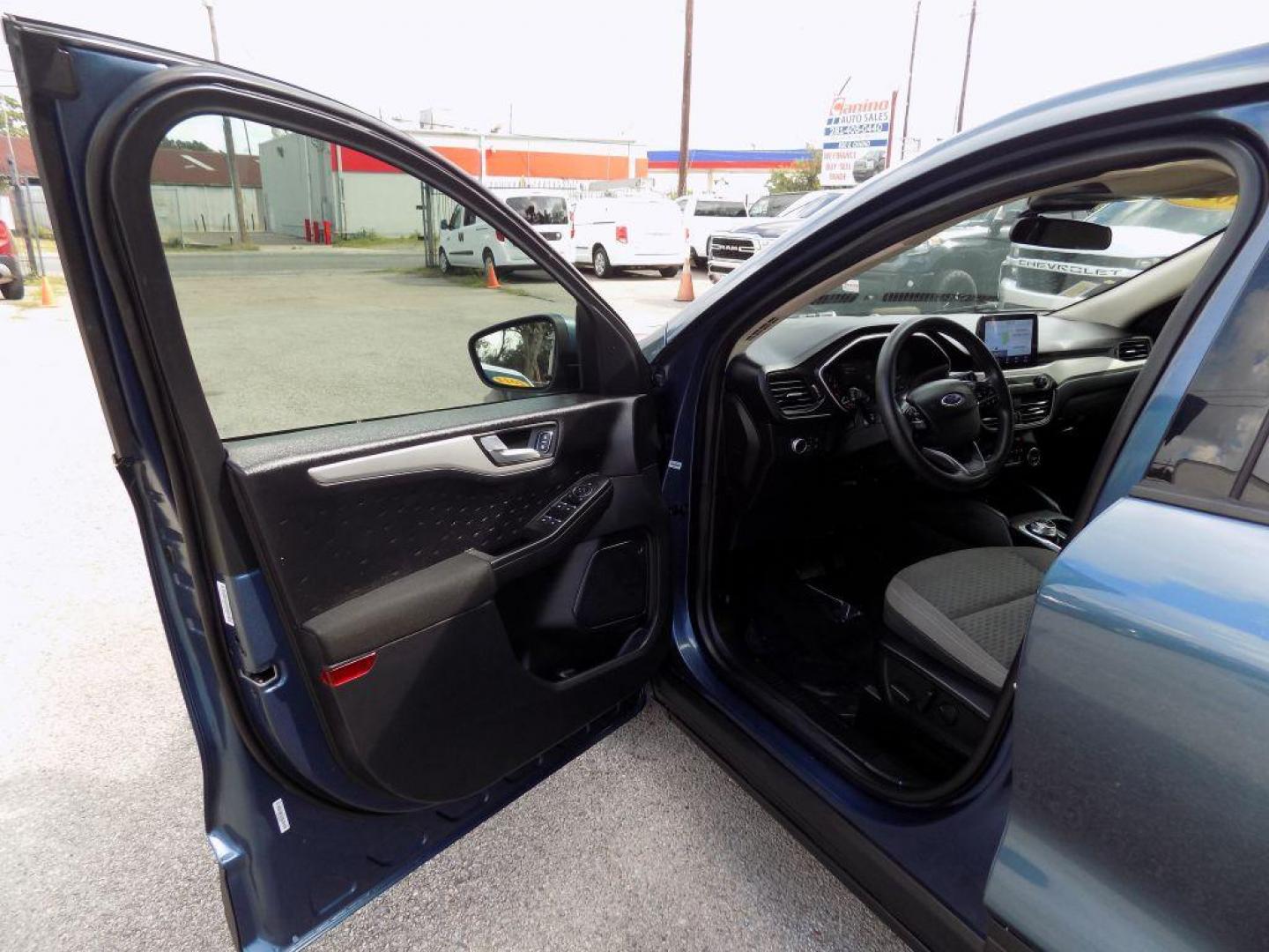 2020 BLUE FORD ESCAPE SE (1FMCU0G60LU) with an 1.5L engine, Automatic transmission, located at 830 E. Canino Rd., Houston, TX, 77037, (281) 405-0440, 38.358219, -81.729942 - Photo#9