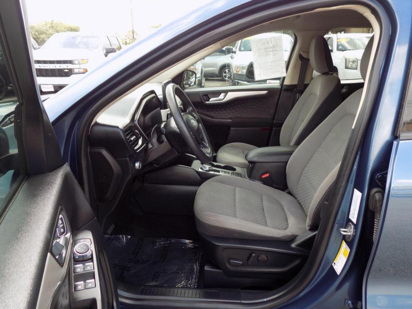 2020 BLUE FORD ESCAPE SE (1FMCU0G60LU) with an 1.5L engine, Automatic transmission, located at 830 E. Canino Rd., Houston, TX, 77037, (281) 405-0440, 38.358219, -81.729942 - Photo#10