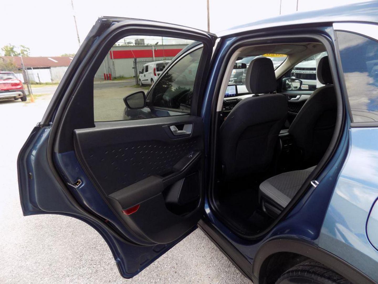 2020 BLUE FORD ESCAPE SE (1FMCU0G60LU) with an 1.5L engine, Automatic transmission, located at 830 E. Canino Rd., Houston, TX, 77037, (281) 405-0440, 38.358219, -81.729942 - Photo#11