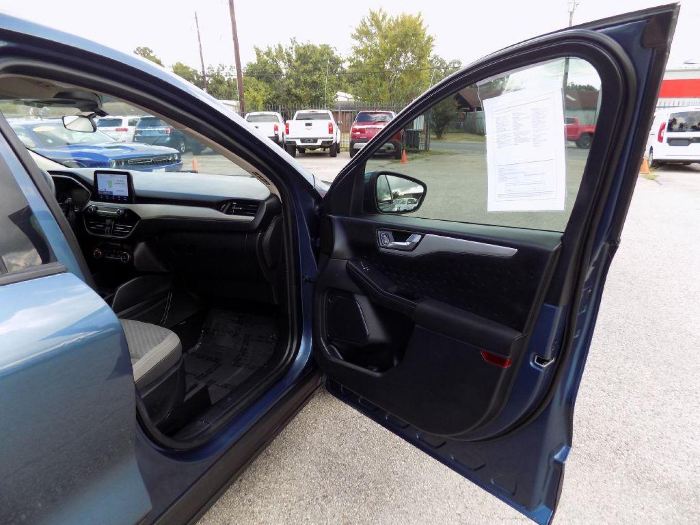 2020 BLUE FORD ESCAPE SE (1FMCU0G60LU) with an 1.5L engine, Automatic transmission, located at 830 E. Canino Rd., Houston, TX, 77037, (281) 405-0440, 38.358219, -81.729942 - Photo#13