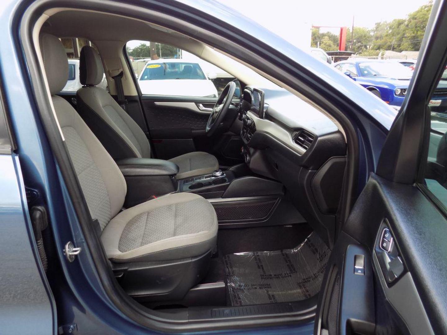 2020 BLUE FORD ESCAPE SE (1FMCU0G60LU) with an 1.5L engine, Automatic transmission, located at 830 E. Canino Rd., Houston, TX, 77037, (281) 405-0440, 38.358219, -81.729942 - Photo#14