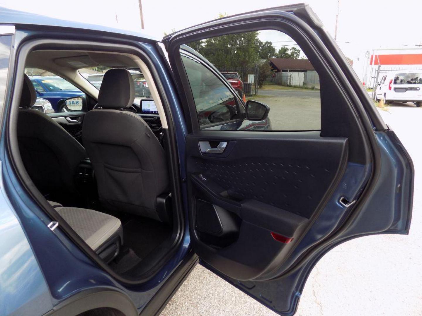 2020 BLUE FORD ESCAPE SE (1FMCU0G60LU) with an 1.5L engine, Automatic transmission, located at 830 E. Canino Rd., Houston, TX, 77037, (281) 405-0440, 38.358219, -81.729942 - Photo#15