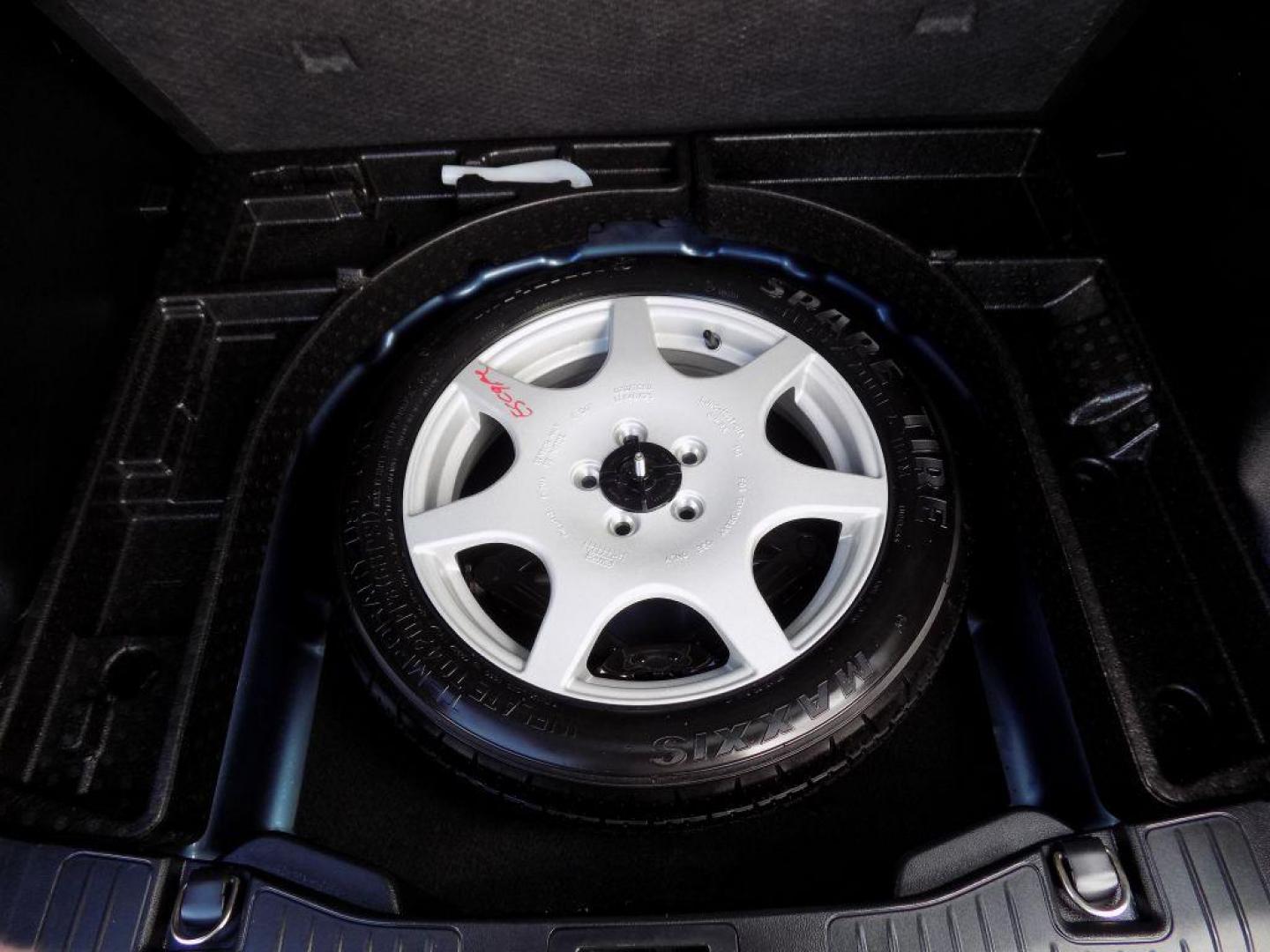 2020 BLUE FORD ESCAPE SE (1FMCU0G60LU) with an 1.5L engine, Automatic transmission, located at 830 E. Canino Rd., Houston, TX, 77037, (281) 405-0440, 38.358219, -81.729942 - Photo#19