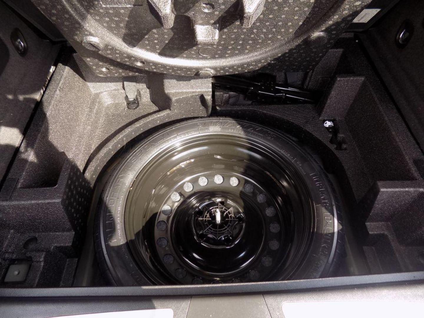 2020 BLACK BUICK ENVISION PREFERRED (LRBFXBSA9LD) with an 2.5L engine, Automatic transmission, located at 830 E. Canino Rd., Houston, TX, 77037, (281) 405-0440, 38.358219, -81.729942 - Photo#18